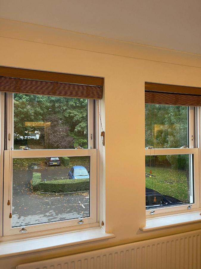 Stunning Studio Flat - Free Parking - 3 Min From Sutton Station Appartement Buitenkant foto